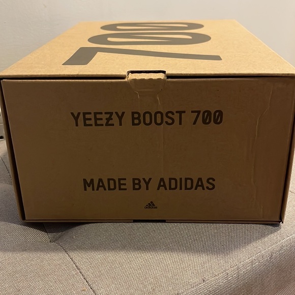 YEEZY Boost 700 V2 Tephra - Picture 8 of 10